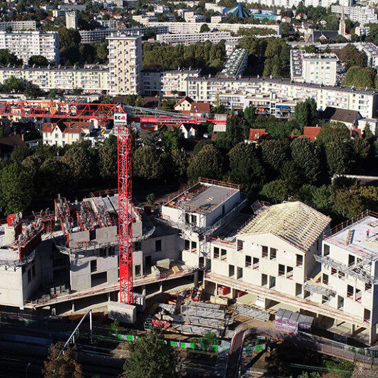edifícios e grua